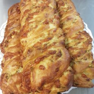 Французский батон с сыром и чесноком 200гр 1шт