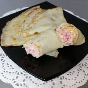 Блинчики с колбасой и сыром 100гр